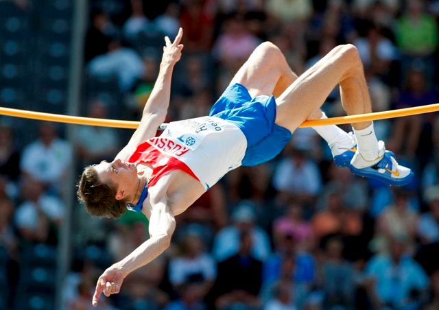 Vítěz skoku do výšky, Jaroslav Rybakov. | Foto: Reuters