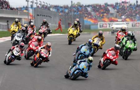 Start třídy MotoGP do Velké ceny Turecka. | Foto: Reuters