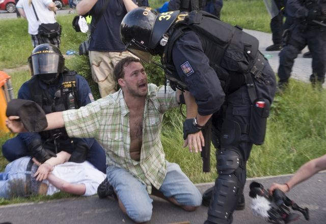 Policejní zásah na sídlišti Máj v Českých Budějovicích | Foto: ČTK