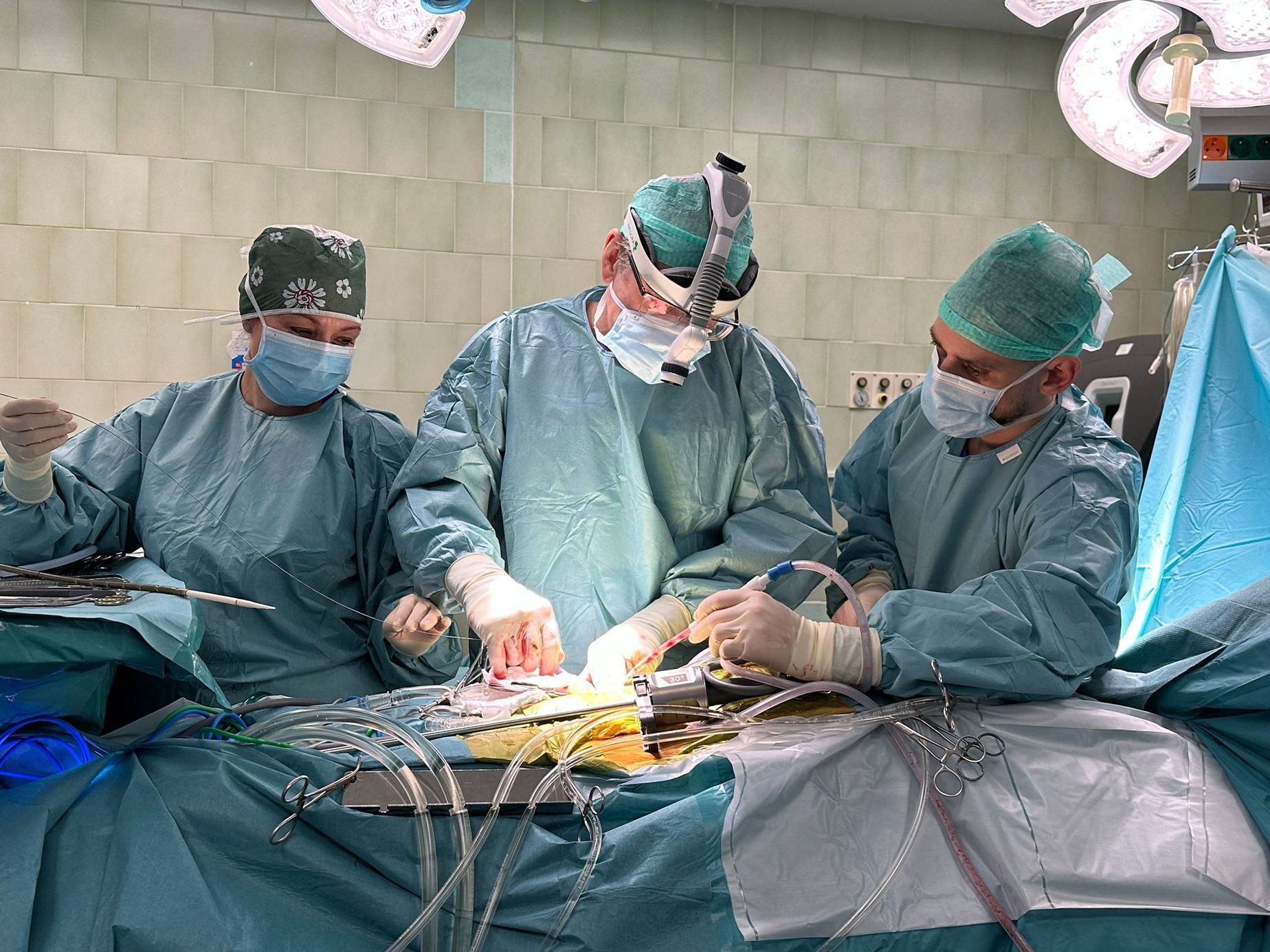 Motol žádá o miliardovou státní půjčku, na účtu má peníze na měsíc