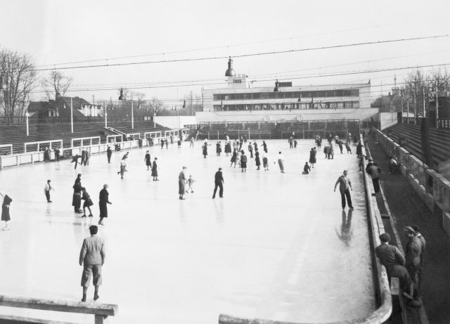 Výstavba započala v roce 1930. Ještě v jeho rozestavěných prostorách se 17. ledna 1931 odehrálo první utkání v ledním hokeji na umělém ledě v tehdejší Československé republice. V listopadu 1932 pak byl za zvuků Smetanovy Libuše oficiálně otevřen. | Foto: ČTK