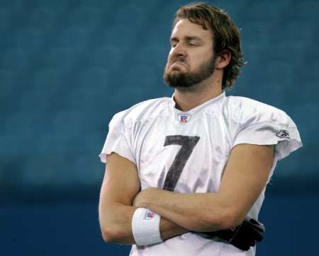 Quaterback Pittsburgh Stealers Ben Roethlisberger se připravuje na trénink v Pontiac Michigan před finále Super Bowlu. | Foto: Reuters