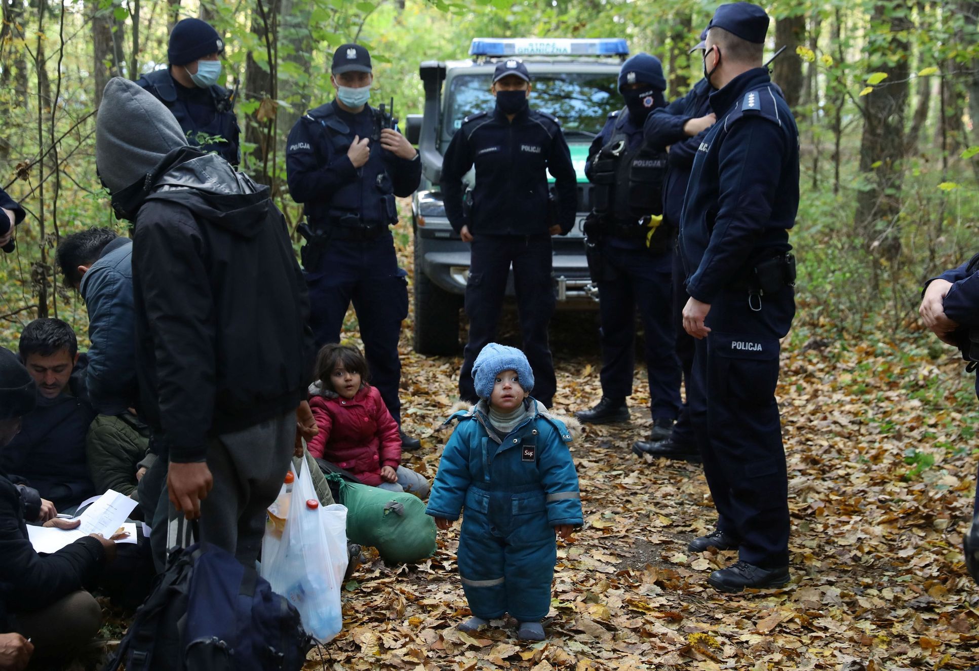 Siedem tysięcy osób strzeże granicy Polski z Białorusią.  UE pomoże migrantom w powrocie