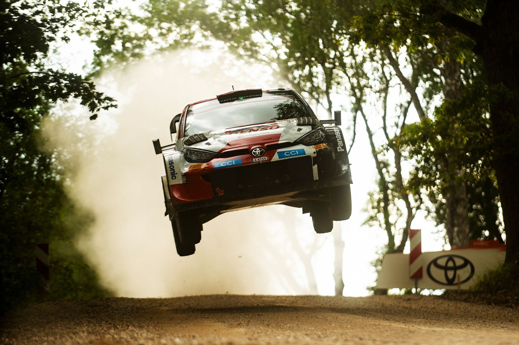 Central European Rally tiltrekker verdensstjerner til Tsjekkia.  Rovanperä kan feire tittelen