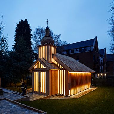 Nejlepší sakrální stavbou na světě se stala kaple Belarusian Memorial Chapel v Londýně (Spheron Architect). | Foto: World Architecture Festival