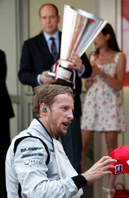 Jenson Button po triumfu v Monaku | Foto: Reuters