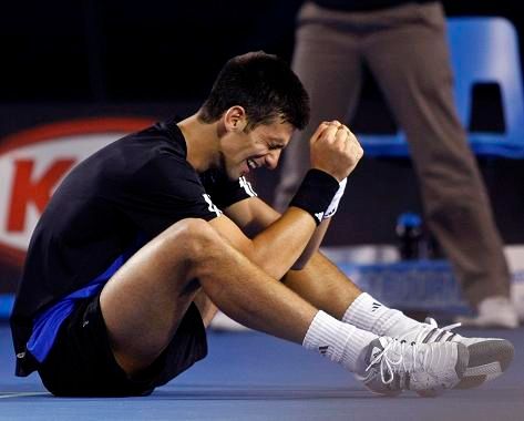 To není pláč, ale euforie Novaka Djokoviče | Foto: Reuters