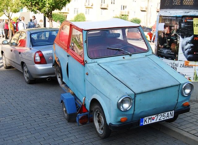 Tento vozík si po vlastní ose dojet na sraz netroufl | Foto: Radek Pecák