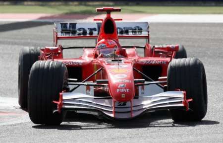 Michael Schumacher s Ferrari na trati GP Brahrajnu. | Foto: Reuters