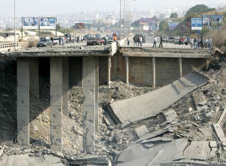 Libanonský most zničený izraelskými nálety | Foto: Reuters