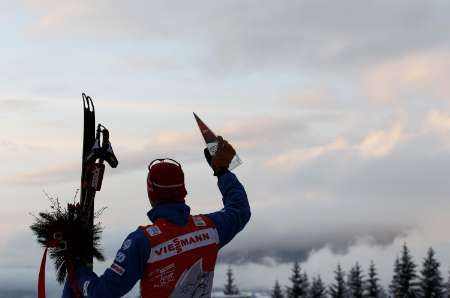 Lukáš Bauer se raduje z výhry na Tour de Ski | Foto: Reuters