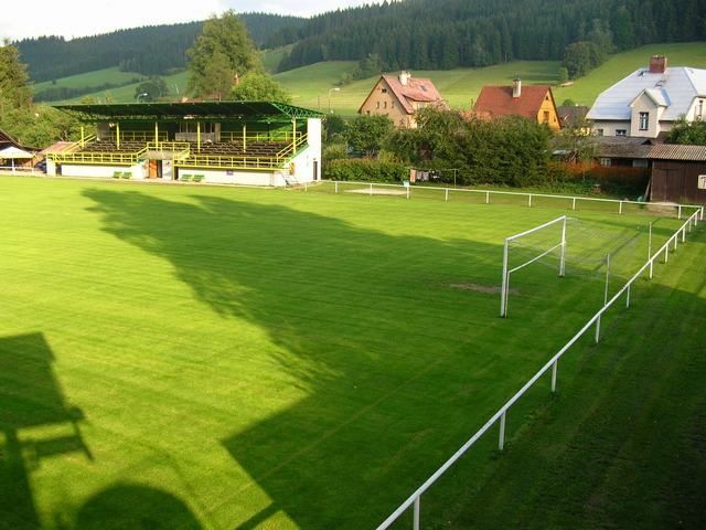 Stadion ve Velkých Karlovicích | Foto: http://www.fotbal-velkekarlovice-karolinka.cz/