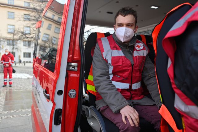 Zapojení ošetřovatelé Českého červeného kříže tak budou mít na starost zvláště osobní hygienu pacienta, péči o lůžko nebo budou pomáhat při podávání stravy. | Foto: ČTK