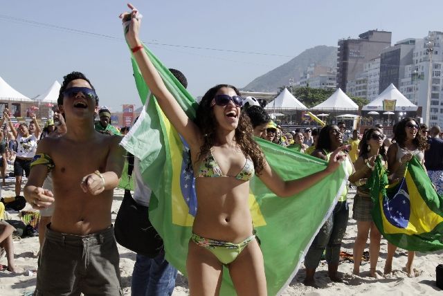 Radost fandů na pláži Copacabana v Riu. | Foto: Reuters