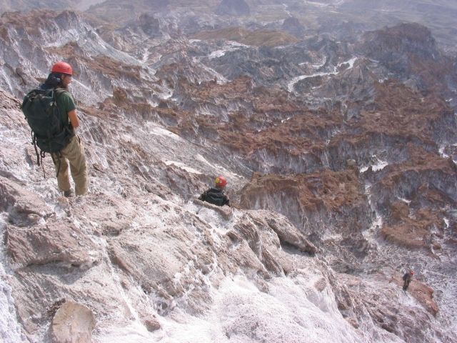 Solné pně jsou na některých místech velmi nehostinné. | Foto: Jiří Bruthans, NAMAK