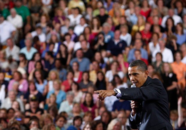 Obama se snaží svůj plán vysvětlovat lidem přímo. | Foto: Reuters