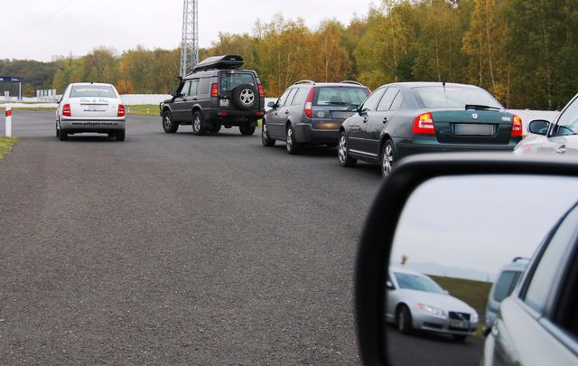 Auta čekají na výcvik. | Foto: Radek Pecák