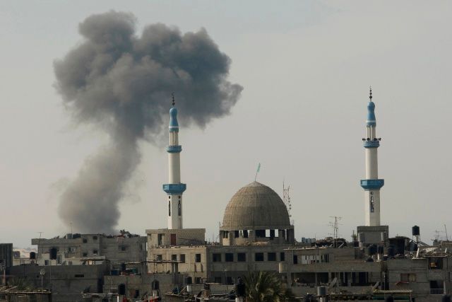 Příměří trvá, Izraelci i Palestinci útočí dál. Gaza po izraelském bombardování | Foto: Reuters