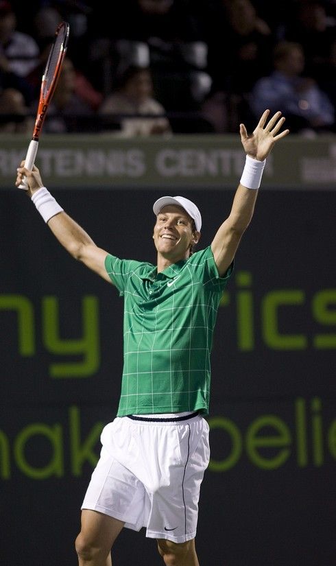 Tomáš Berdych slaví postup přes Rogera Federera na turnaji v Miami | Foto: Sport