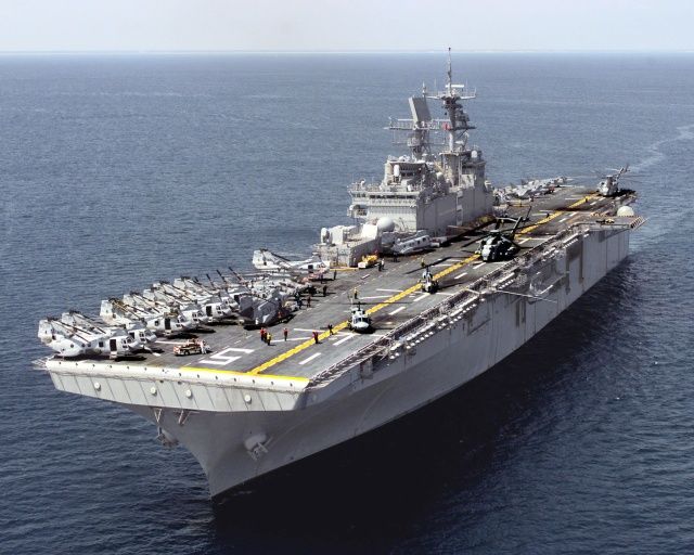 USS Bataan. Jedna z lodí, v jejímž podpalubí jsou údajně drženi vězňové. | Foto: US Navy