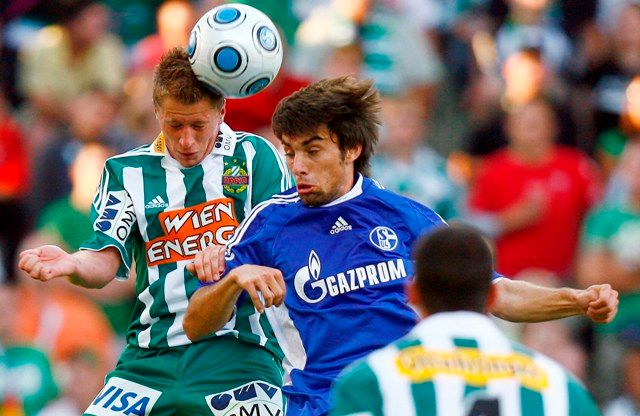 Jan Morávek v dresu Schalke 04. | Foto: Reuters