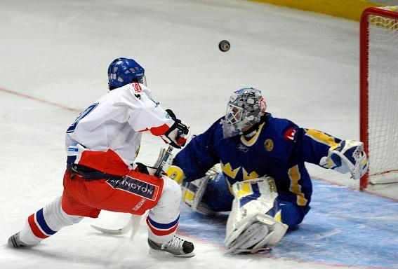 Tomáš Rolinek takto překonal švédského brankáře Liva | Foto: Reuters