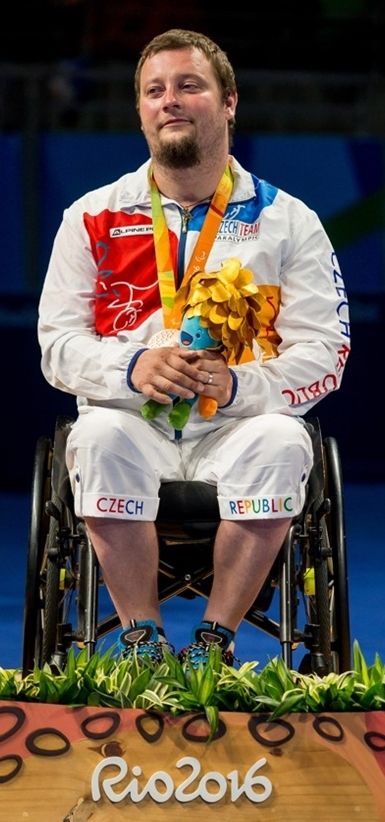 Jiřímu Suchánkovi se na loňské paralympiádě v Riu podařilo dosáhnout na cenný kov. S pingpongovou pálkou v ruce získal bronz. | Foto: Archiv Jiřího Suchánka