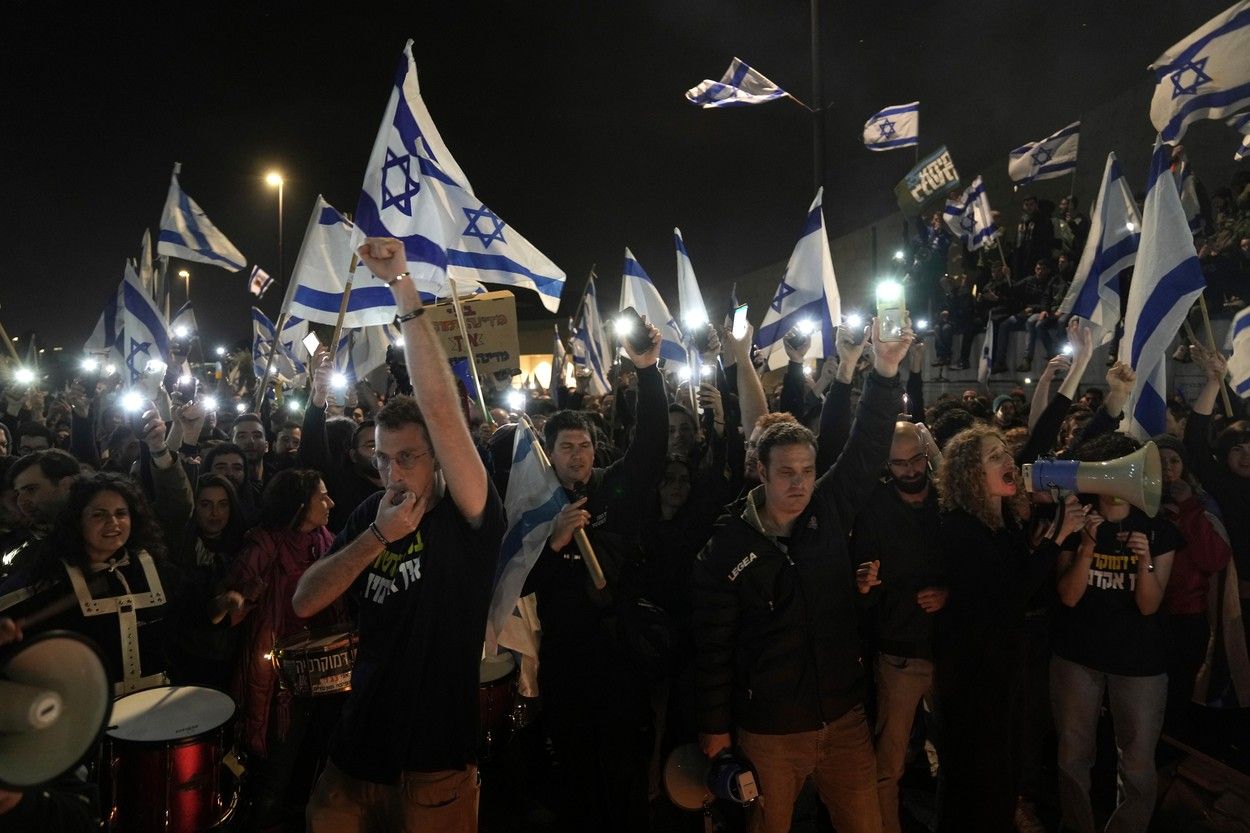 V Izraeli protestovaly statisíce lidí, v Tel Avivu je policie rozháněla vodními děly - Aktuálně.cz