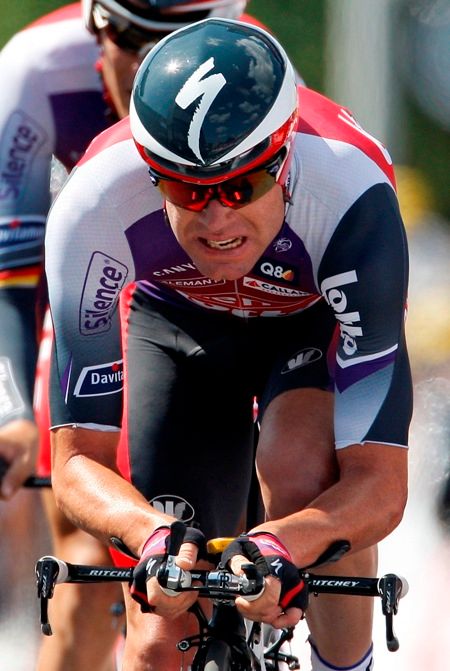 Cadel Evans při týmové časovce na Tour de France. | Foto: Reuters