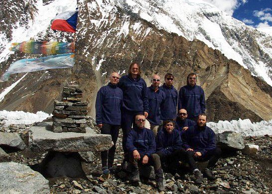 Sulovského expedice na K2: hromadné foto v základním táboře. | Foto: Expedice Leopolda Sulovského