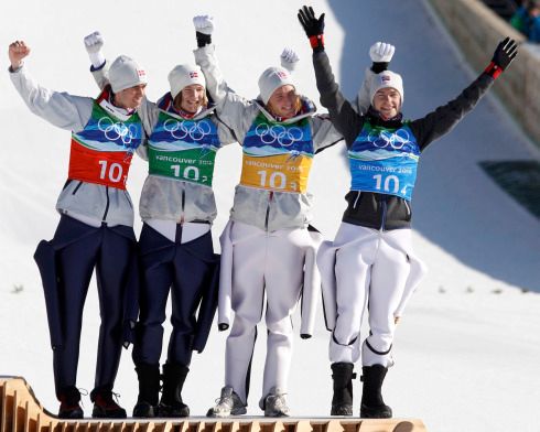 Také Nory bronzová příčka potěšila. Získala ji sestava Anders Bardal, Tom Hilde, Johan Remen Evensen a Anders Jacobsen | Foto: Reuters