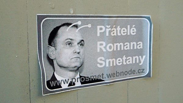 "Chtělo by to jít do ulic a Romana osvobodit," nabádá jeden z členů Smetanova fanklubu. | Foto: Fanclub Romana Smetany, Stanislav Roth