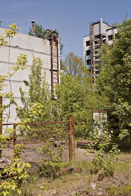 Na okraji města se nachází průmyslové komplexy, kdysi se tady vyráběly magnetofony, po havárii zde probíhala dekontaminace techniky. | Foto: Ondřej Hruška