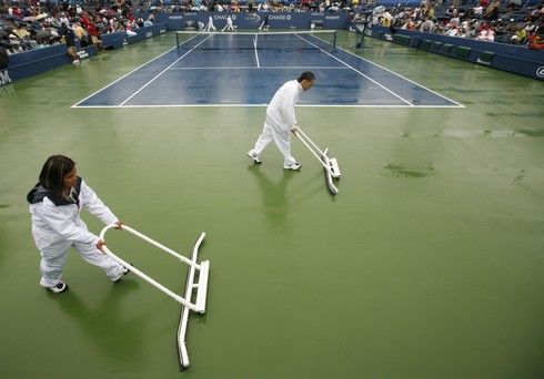 Déšť komplikuje na US Open život nejen hráčům, ale i organizátorům | Foto: Sport