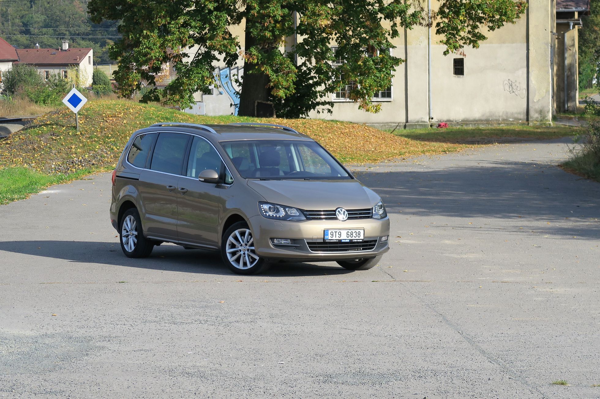 Kvalitou přesvědčí, cenami odrazuje. Ojetý Volkswagen Sharan je drahé  koření trhu - Aktuálně.cz