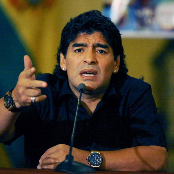 Maradona ve svém projevu podpořil bolívijský fotbal a zastal se ho proti zákazu FIFA pořádat mezinárodní zápasy ve výšce nad 2750 m.n.m bez aklimatizace. | Foto: Reuters