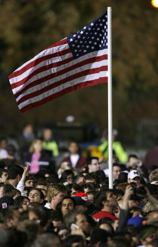 Fanoušci Baracka Obamy čekají v Chicagu na jeho noční projev | Foto: Reuters