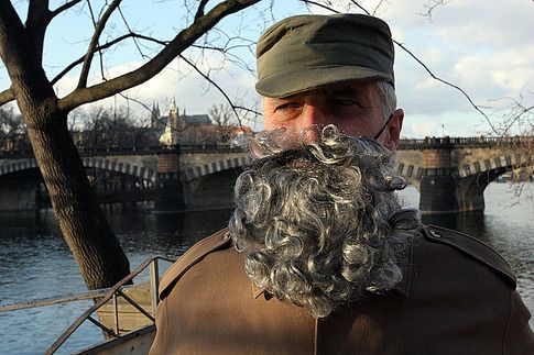 The island was seized by the Czech actor Tomáš Hanák disguised as Cuban dictator Fidel Castro. Or was it Fidel Castro disguised as Tomáš Hanák? | Foto: Ludvík Hradilek