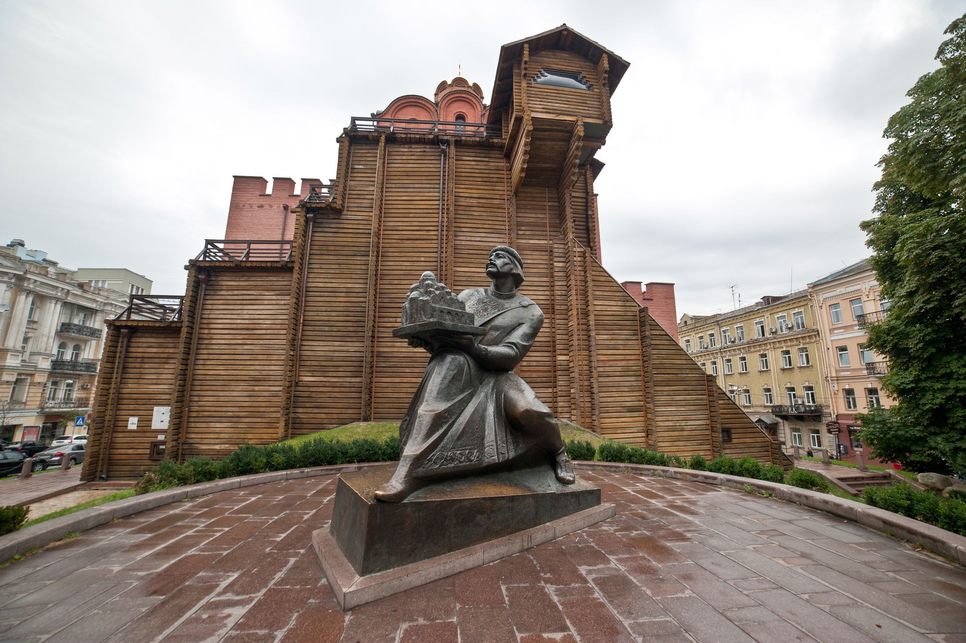 Пам. Ярослав Мудрый памятник. Ярослав Мудрый Киев. Ярослав Мудрый скульптура. Памятник в Киеве князь Ярослав Мудрый.