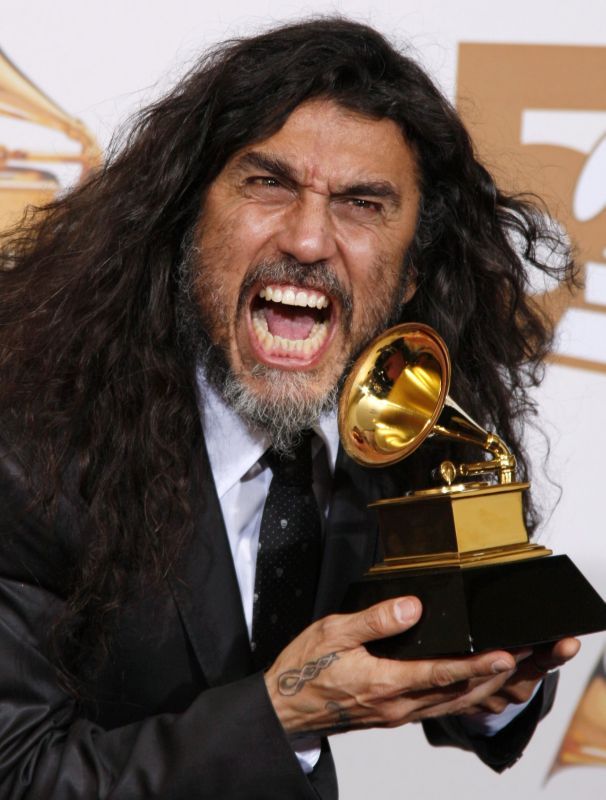 Basista a zpěvák Tom Araya z drsoňské kapely Slayer se svou cenou | Foto: Reuters