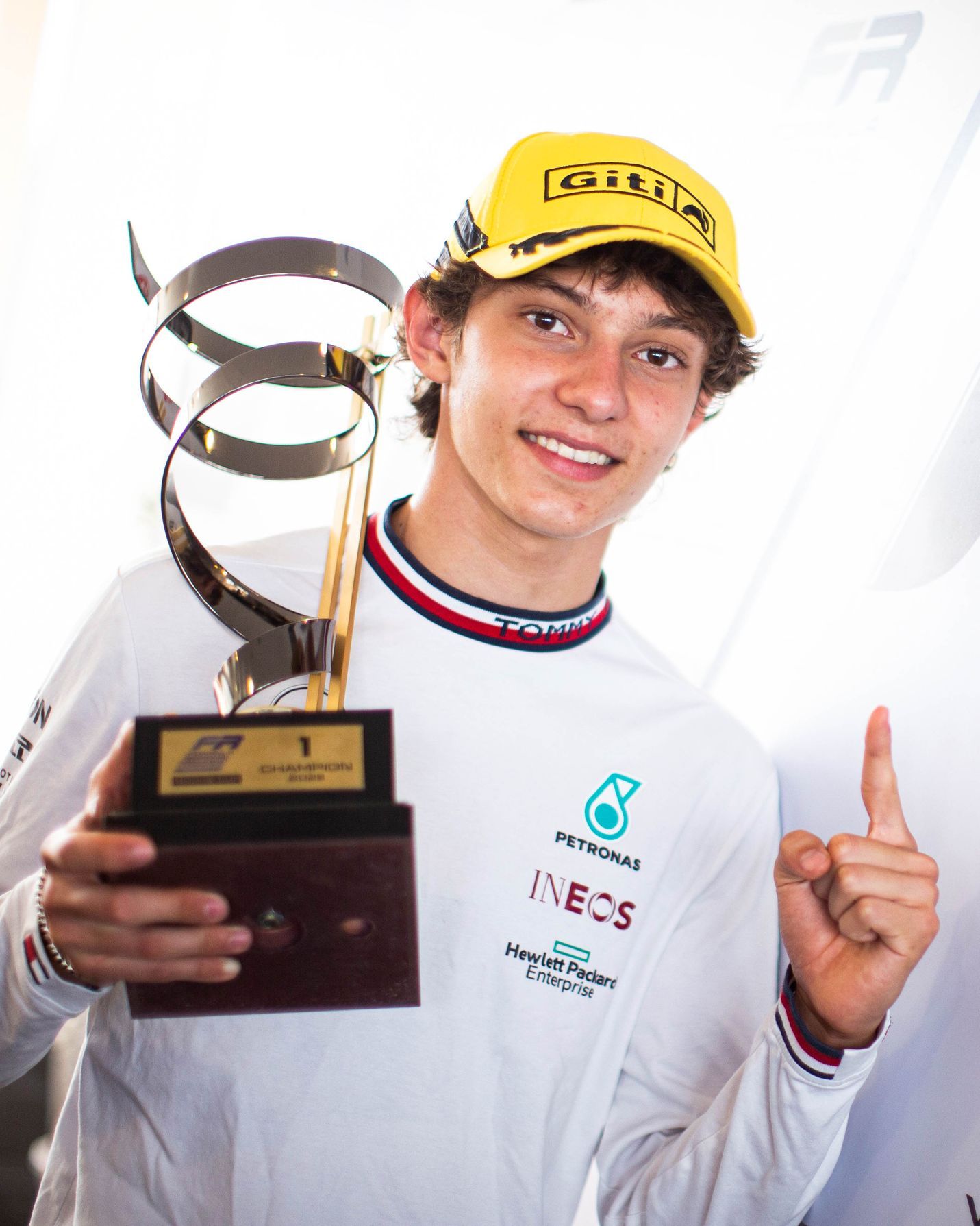 Hamilton otevřel dveře do Mercedesu. Atraktivní místo láká mladíky i