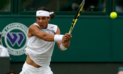 Španěl Rafael Nadal při zápase čtvtfinále Wimbledonu s Tomášem Berdychem. | Foto: Reuters