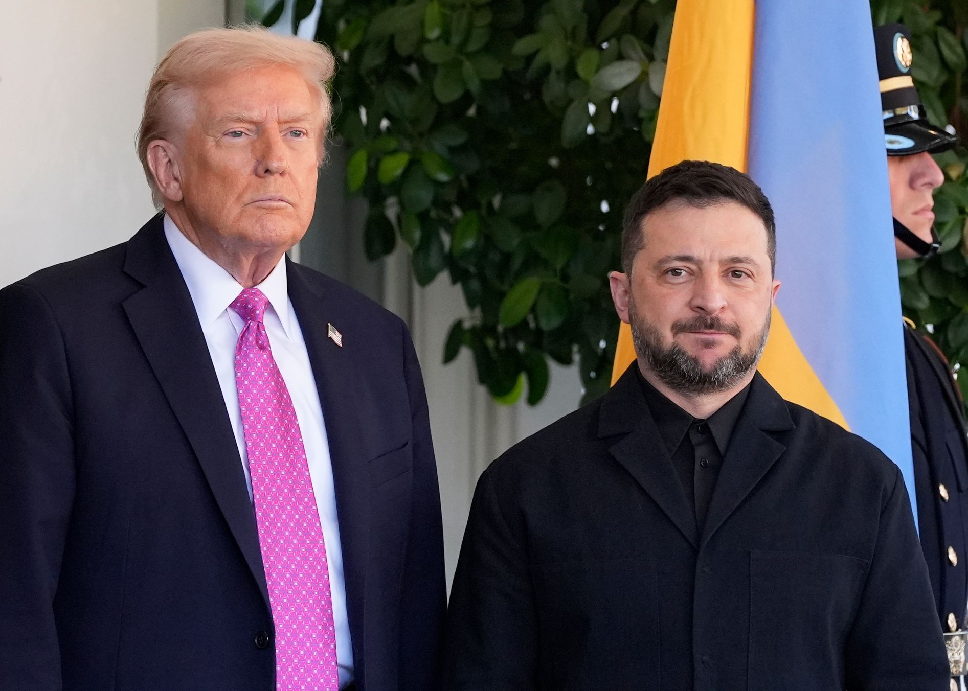 Zelenskyj dostal ulimátum. "Musíte se vzdát území i zbraní," tlačí na něj Trump