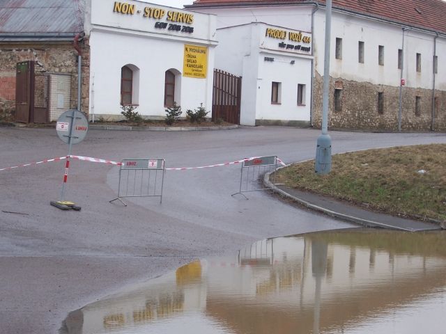 Voda zaplavuje pražské Lahovice | Foto: Jan Křenek