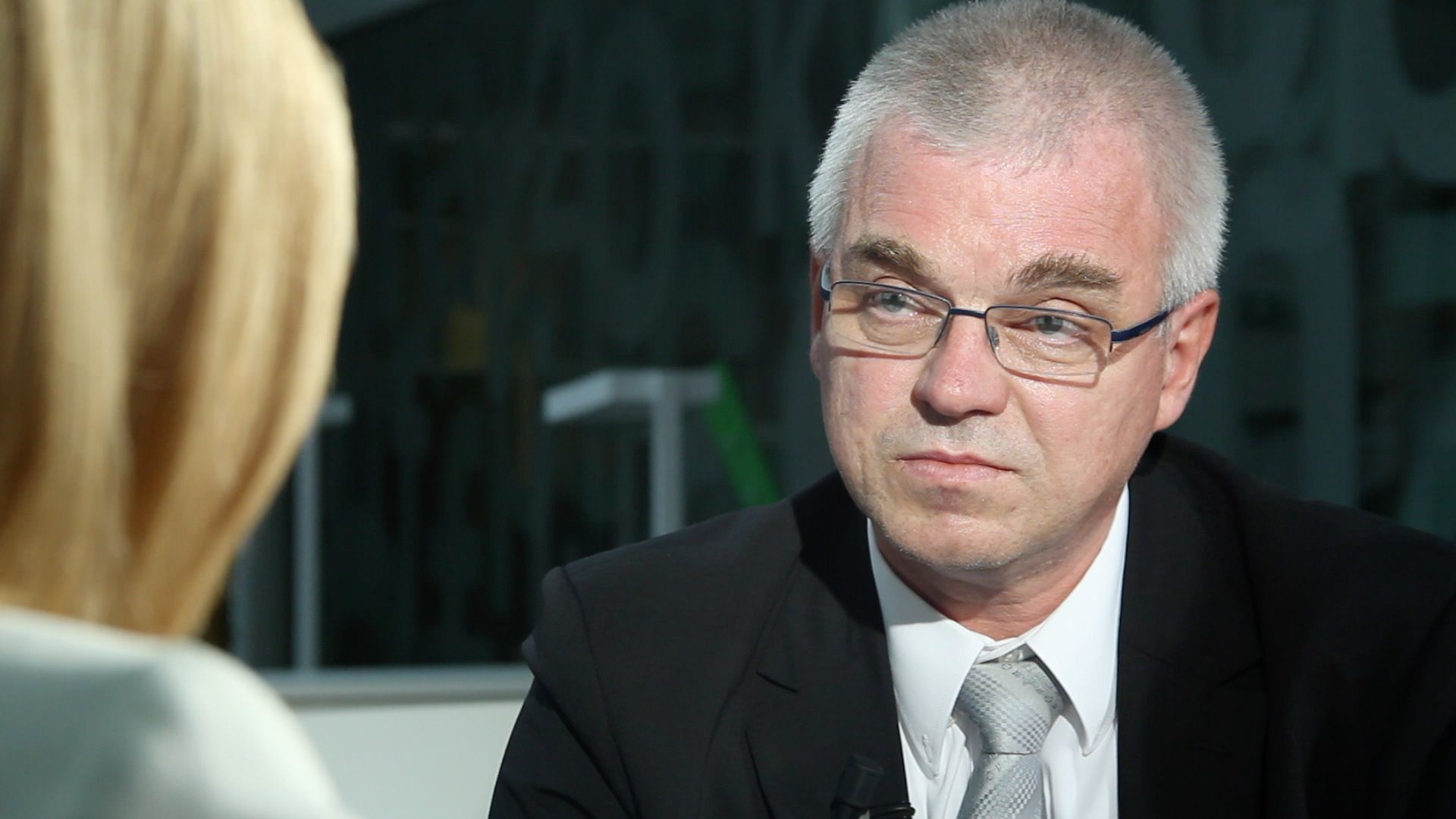 Der ANO-Abgeordnete landet in Němeček.  Babiš kritisierte die von ihm verantwortete millionenschwere Ausschreibung