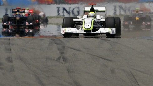 Vedoucí muž průběžného pořadí Jenson Button se v tréninku do první desítky nevešel | Foto: Sport