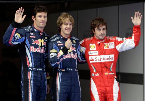 Nejlepší trio: Druhý Mark Webber, vítězný Sebastian Vettel a třetí Fernando Alonso. | Foto: Reuters