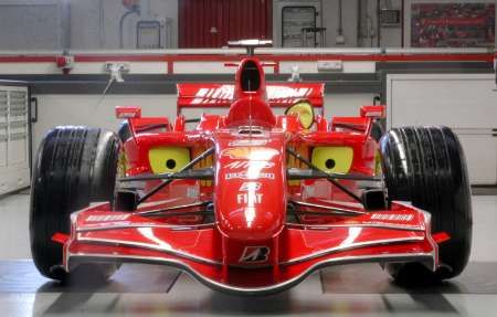 Nový monopost Ferrari pro sezonu 2007. | Foto: Reuters