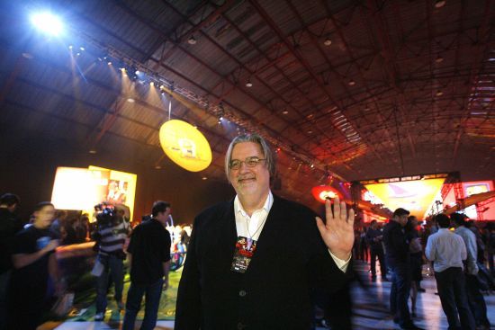 Matt Groening musí na své žluté výtvory dohlédnout, aby se oslava nevymkla z ruky | Foto: Reuters