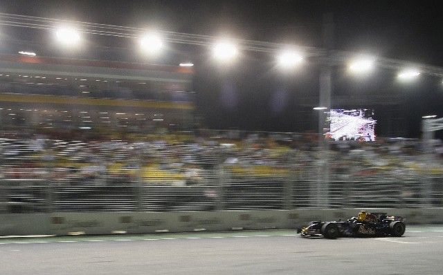 David Coulthard s Red Bullem na trati v Singapuru. | Foto: Reuters